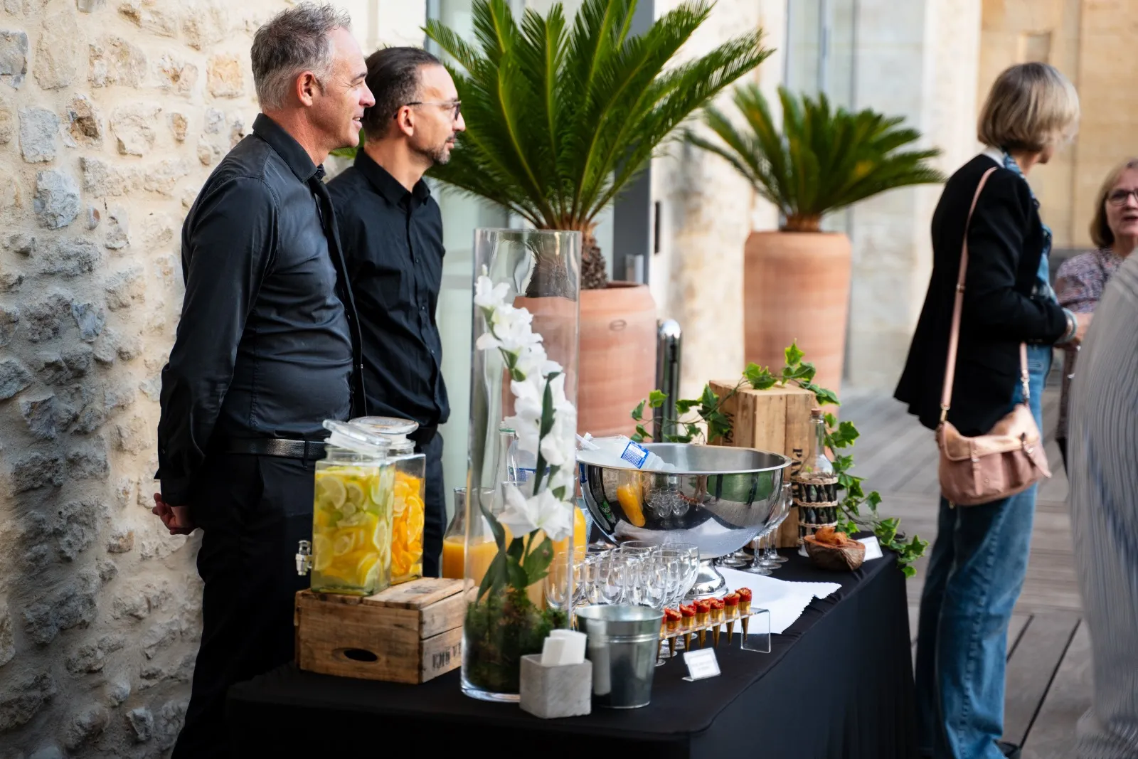 Cocktail d'entreprise servi par Traiteur Montpellier